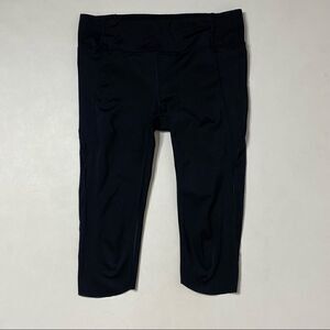 Athleta | High Rise Black Capri’s